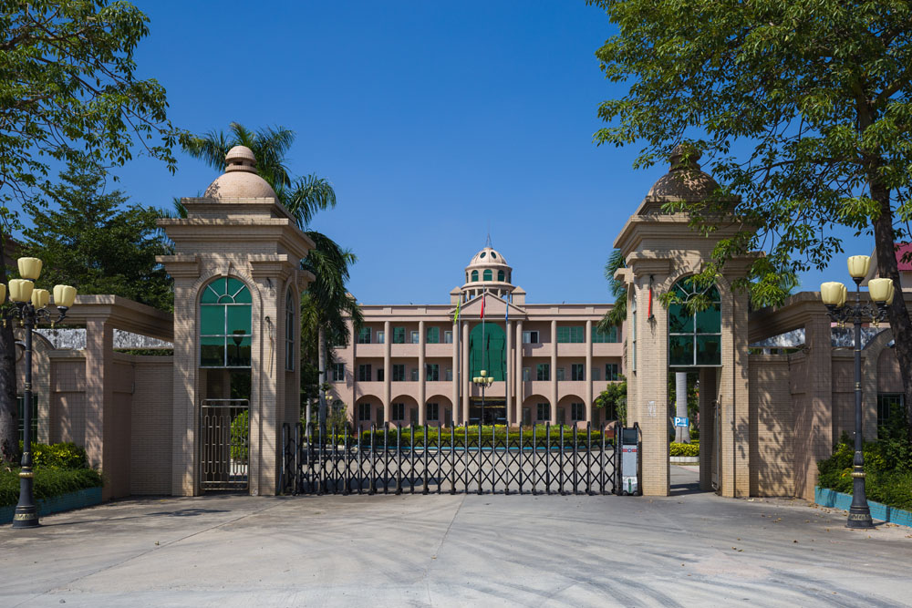 工廠(chǎng)大門(mén)（Factory Gate）